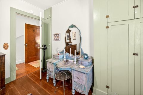 Tiny photo for 645 E California Street, Jacksonville, OR 97530 (MLS # 220217086)