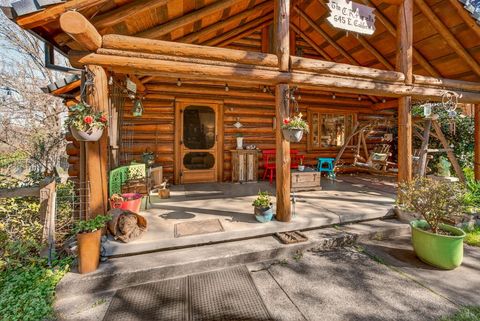 Tiny photo for 645 E California Street, Jacksonville, OR 97530 (MLS # 220217086)