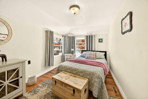 Tiny photo for 645 E California Street, Jacksonville, OR 97530 (MLS # 220217086)