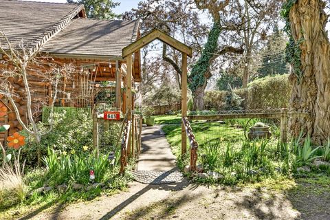 Tiny photo for 645 E California Street, Jacksonville, OR 97530 (MLS # 220217086)