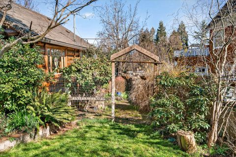 Tiny photo for 645 E California Street, Jacksonville, OR 97530 (MLS # 220217086)
