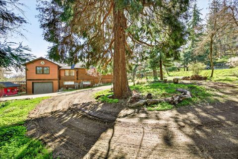 Tiny photo for 645 E California Street, Jacksonville, OR 97530 (MLS # 220217086)