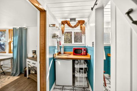 Tiny photo for 645 E California Street, Jacksonville, OR 97530 (MLS # 220217086)