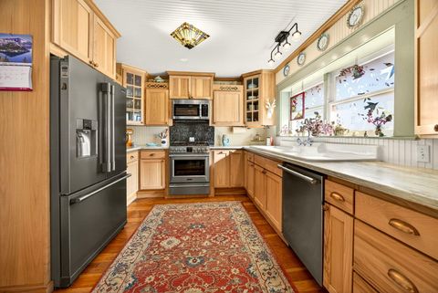 Tiny photo for 645 E California Street, Jacksonville, OR 97530 (MLS # 220217086)