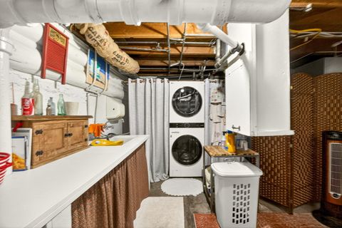 Tiny photo for 645 E California Street, Jacksonville, OR 97530 (MLS # 220217086)