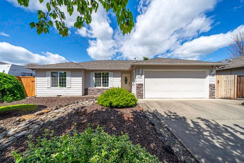 Photo of 1006 Parkdale Avenue, Medford, OR 97501 (MLS # 220219740)