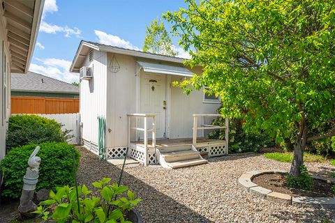 Tiny photo for 1006 Parkdale Avenue, Medford, OR 97501 (MLS # 220219740)