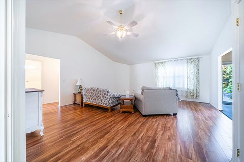 Tiny photo for 1006 Parkdale Avenue, Medford, OR 97501 (MLS # 220219740)