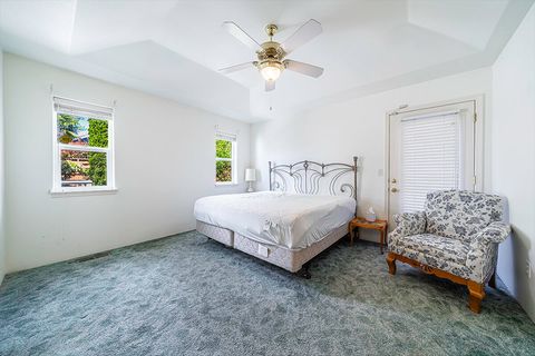 Tiny photo for 1006 Parkdale Avenue, Medford, OR 97501 (MLS # 220219740)