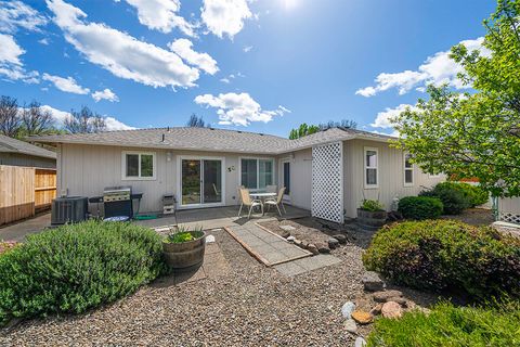 Tiny photo for 1006 Parkdale Avenue, Medford, OR 97501 (MLS # 220219740)