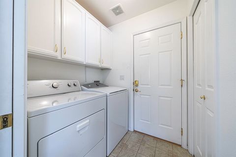 Tiny photo for 1006 Parkdale Avenue, Medford, OR 97501 (MLS # 220219740)