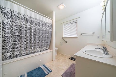 Tiny photo for 1006 Parkdale Avenue, Medford, OR 97501 (MLS # 220219740)