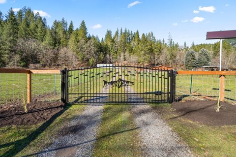 Tiny photo for 18781 E Evans Creek Road, Rogue River, OR 97537 (MLS # 220214903)