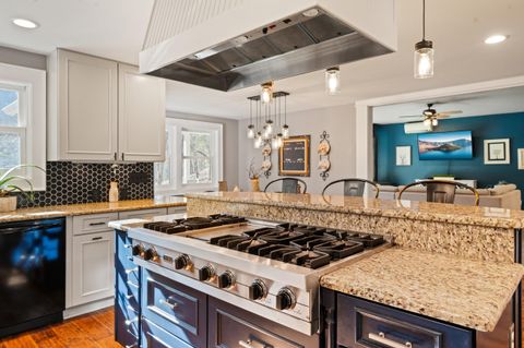 Tiny photo for 18781 E Evans Creek Road, Rogue River, OR 97537 (MLS # 220214903)