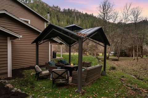 Tiny photo for 18781 E Evans Creek Road, Rogue River, OR 97537 (MLS # 220214903)