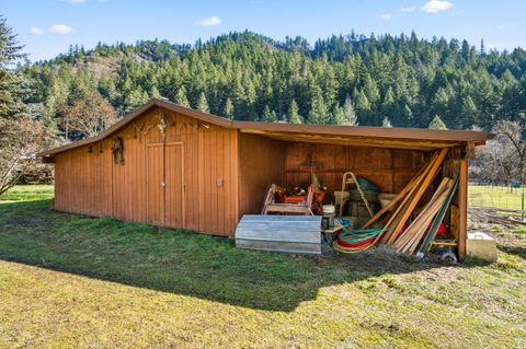 Tiny photo for 18781 E Evans Creek Road, Rogue River, OR 97537 (MLS # 220214903)