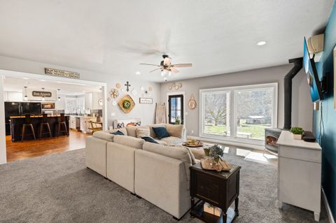 Tiny photo for 18781 E Evans Creek Road, Rogue River, OR 97537 (MLS # 220214903)