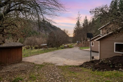 Tiny photo for 18781 E Evans Creek Road, Rogue River, OR 97537 (MLS # 220214903)