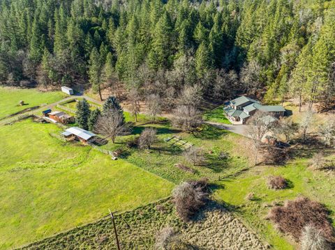Tiny photo for 18781 E Evans Creek Road, Rogue River, OR 97537 (MLS # 220214903)
