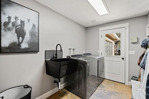 Tiny photo for 18781 E Evans Creek Road, Rogue River, OR 97537 (MLS # 220214903)