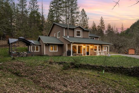 Tiny photo for 18781 E Evans Creek Road, Rogue River, OR 97537 (MLS # 220214903)