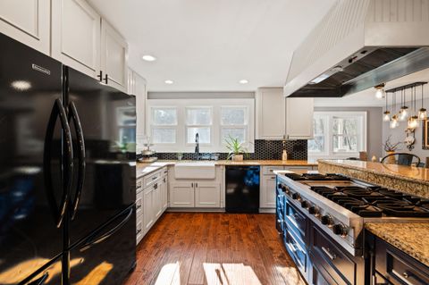 Tiny photo for 18781 E Evans Creek Road, Rogue River, OR 97537 (MLS # 220214903)