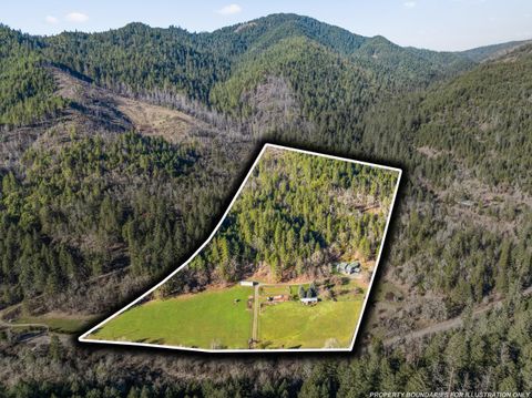 Tiny photo for 18781 E Evans Creek Road, Rogue River, OR 97537 (MLS # 220214903)