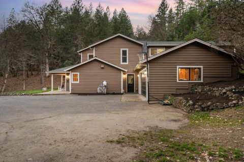 Tiny photo for 18781 E Evans Creek Road, Rogue River, OR 97537 (MLS # 220214903)