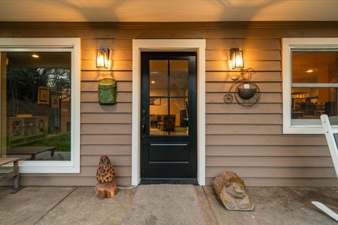 Tiny photo for 18781 E Evans Creek Road, Rogue River, OR 97537 (MLS # 220214903)