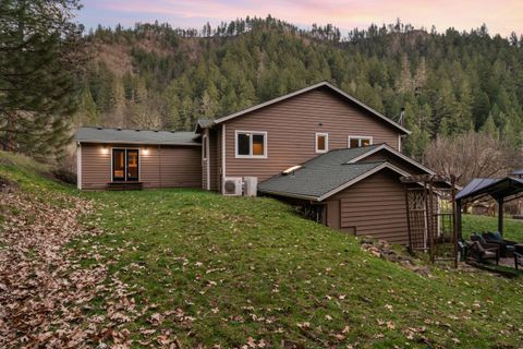 Tiny photo for 18781 E Evans Creek Road, Rogue River, OR 97537 (MLS # 220214903)