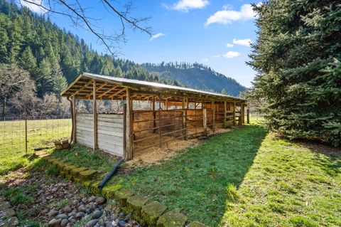Tiny photo for 18781 E Evans Creek Road, Rogue River, OR 97537 (MLS # 220214903)