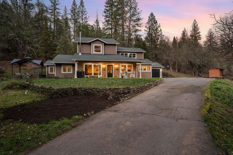 Tiny photo for 18781 E Evans Creek Road, Rogue River, OR 97537 (MLS # 220214903)