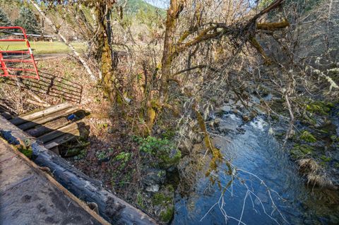 Tiny photo for 18781 E Evans Creek Road, Rogue River, OR 97537 (MLS # 220214903)