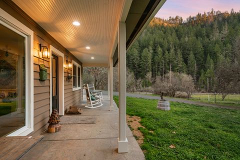 Tiny photo for 18781 E Evans Creek Road, Rogue River, OR 97537 (MLS # 220214903)
