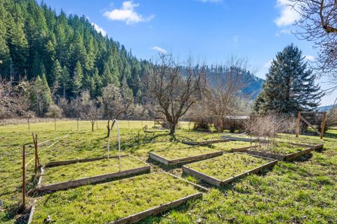 Tiny photo for 18781 E Evans Creek Road, Rogue River, OR 97537 (MLS # 220214903)