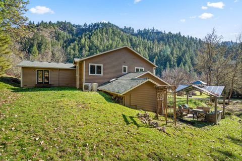 Tiny photo for 18781 E Evans Creek Road, Rogue River, OR 97537 (MLS # 220214903)