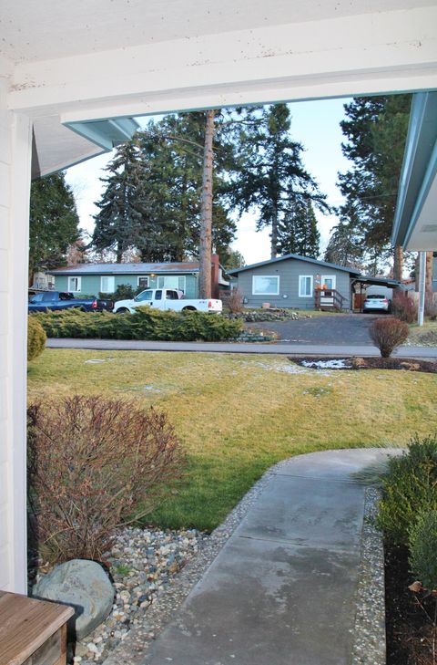 Tiny photo for 945 Hanks Street, Klamath Falls, OR 97601 (MLS # 220213250)