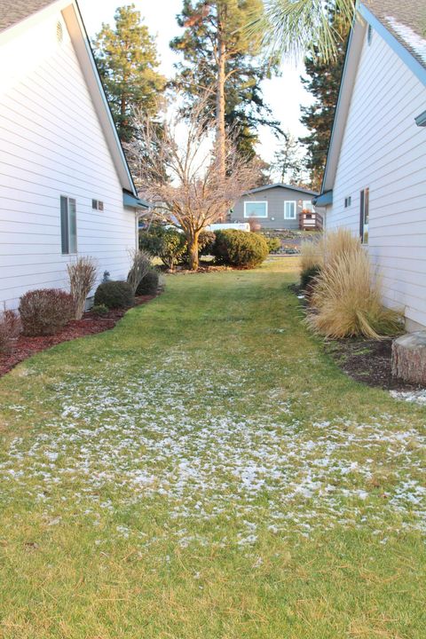 Tiny photo for 945 Hanks Street, Klamath Falls, OR 97601 (MLS # 220213250)