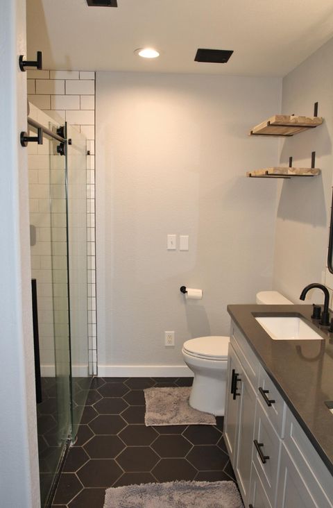 Tiny photo for 945 Hanks Street, Klamath Falls, OR 97601 (MLS # 220213250)