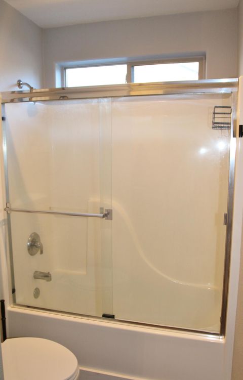 Tiny photo for 945 Hanks Street, Klamath Falls, OR 97601 (MLS # 220213250)