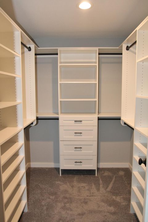 Tiny photo for 945 Hanks Street, Klamath Falls, OR 97601 (MLS # 220213250)