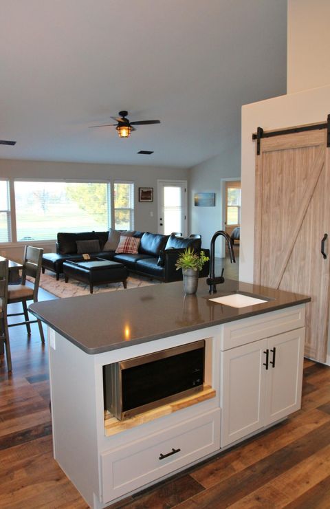 Tiny photo for 945 Hanks Street, Klamath Falls, OR 97601 (MLS # 220213250)