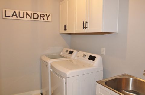 Tiny photo for 945 Hanks Street, Klamath Falls, OR 97601 (MLS # 220213250)