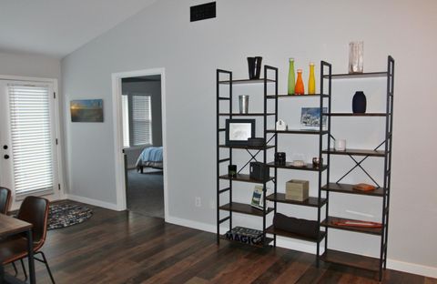 Tiny photo for 945 Hanks Street, Klamath Falls, OR 97601 (MLS # 220213250)