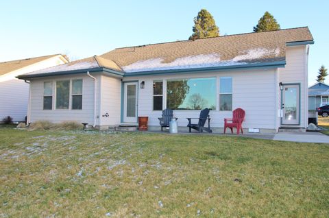 Tiny photo for 945 Hanks Street, Klamath Falls, OR 97601 (MLS # 220213250)