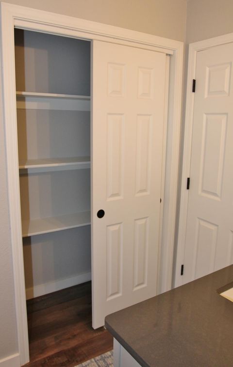 Tiny photo for 945 Hanks Street, Klamath Falls, OR 97601 (MLS # 220213250)