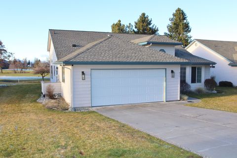 Tiny photo for 945 Hanks Street, Klamath Falls, OR 97601 (MLS # 220213250)