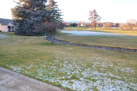 Tiny photo for 945 Hanks Street, Klamath Falls, OR 97601 (MLS # 220213250)