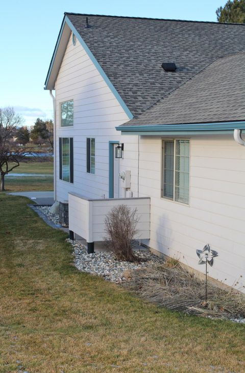 Tiny photo for 945 Hanks Street, Klamath Falls, OR 97601 (MLS # 220213250)