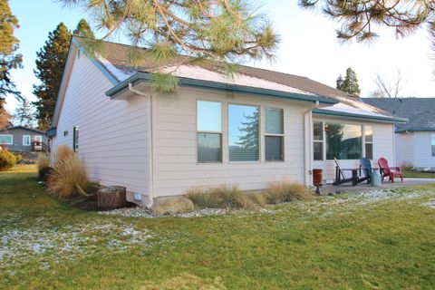 Tiny photo for 945 Hanks Street, Klamath Falls, OR 97601 (MLS # 220213250)